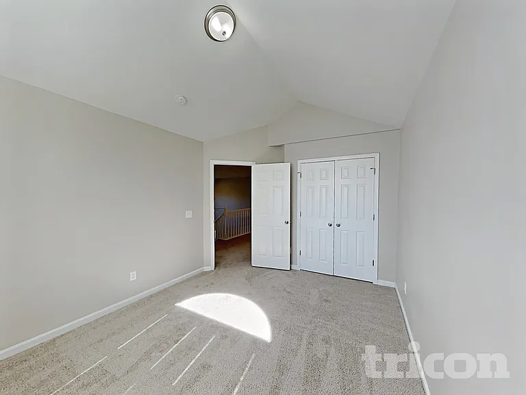 905 Amersham Ln — Photo 14