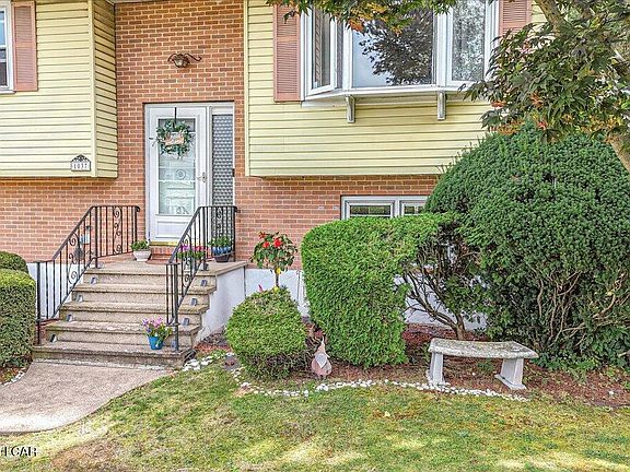 4th image of 1037 Meade Ct