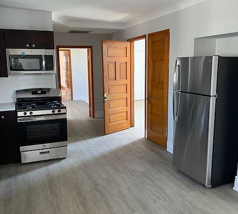 4th image of 2556 S Albany Ave #2