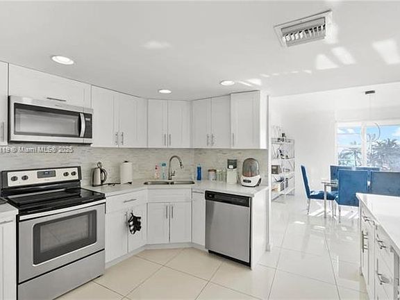 2nd image of 5255 Collins Ave #Cu-3d