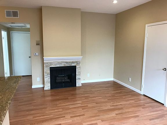 3rd image of 6202 Fulton Ave APT 102
