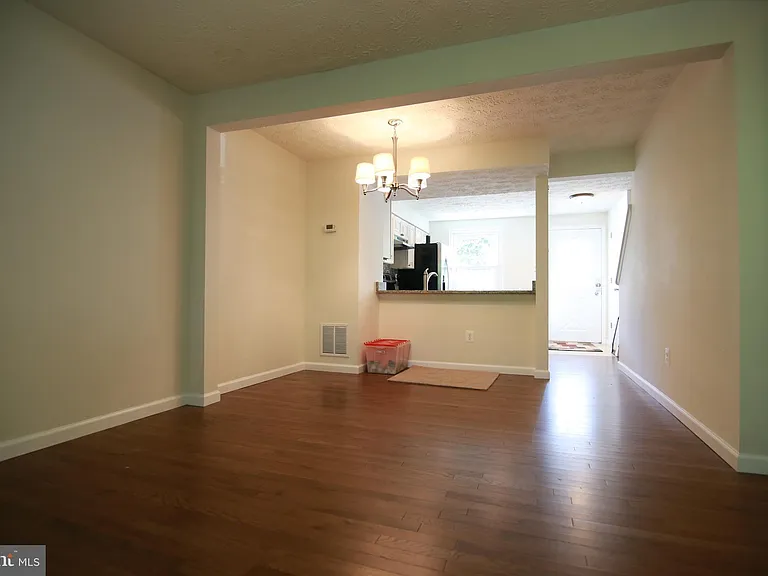 8070 Grandview Ct — Photo 10