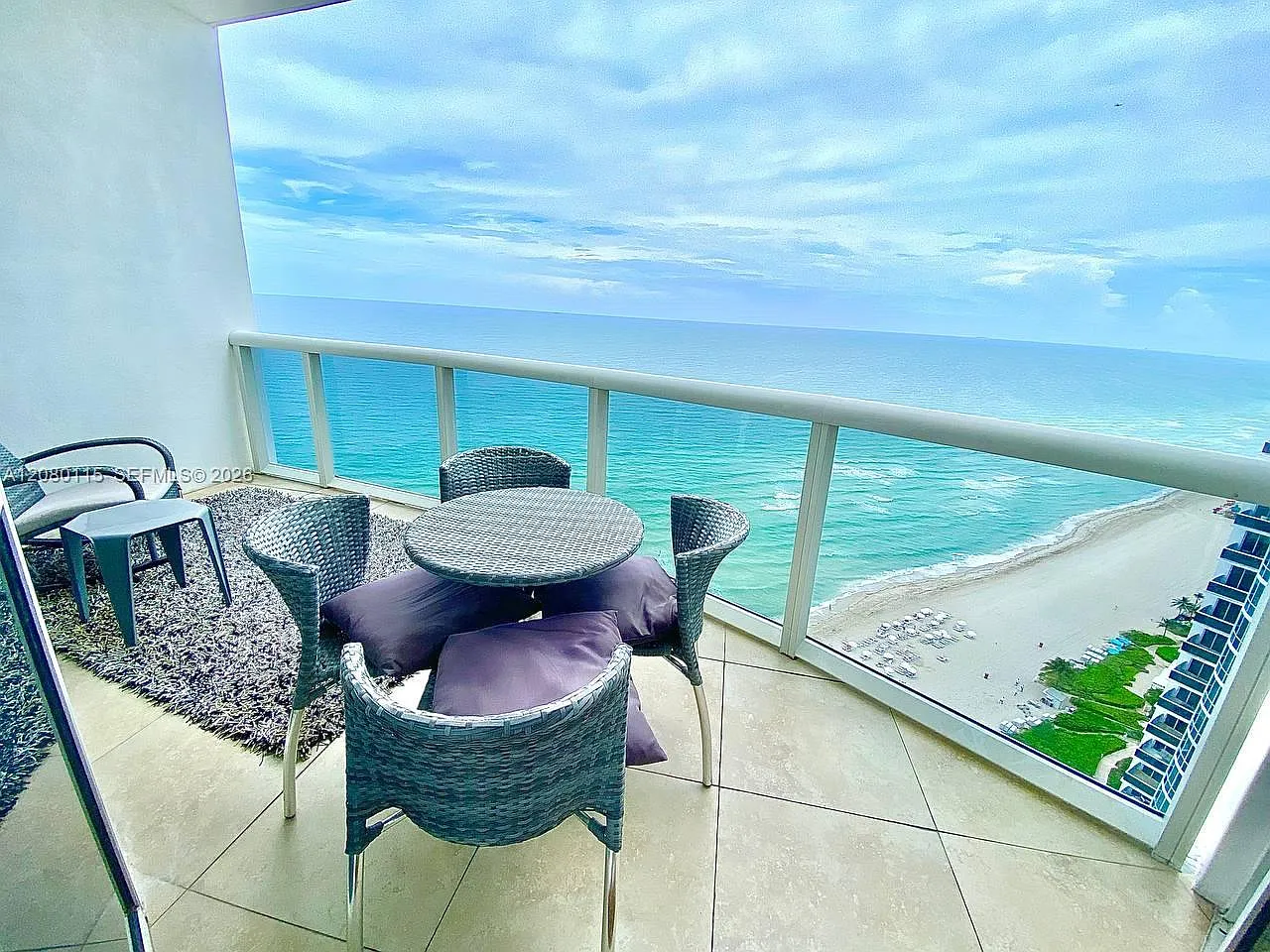 Trump Royale Condo — Photo 2