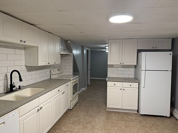 4th image of 14 Waterview Ave APT B