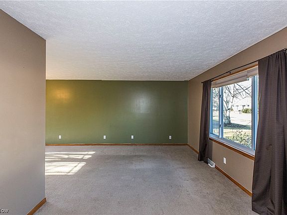 3rd image of 185 Northpark Dr