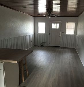 3rd image of 319 SE Craig Ave