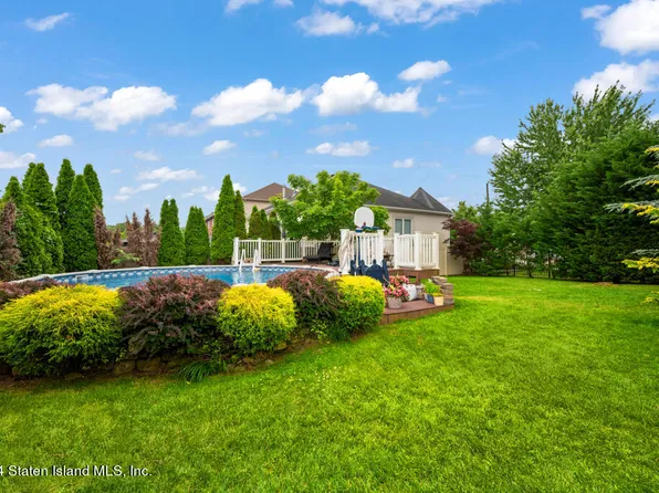 86 Finlay St, Staten Island, NY 10307