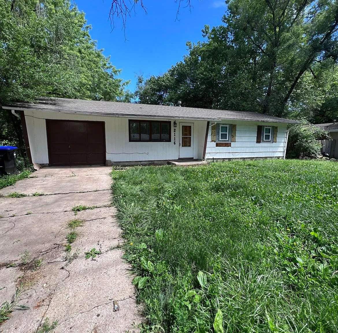 3 bed, 1320 sqft, $1,100 — Photo 1