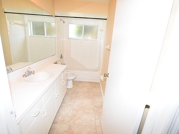 3rd image of 13307 Meadowfield Dr