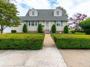 181 Dikeman St, Hempstead, NY 11550