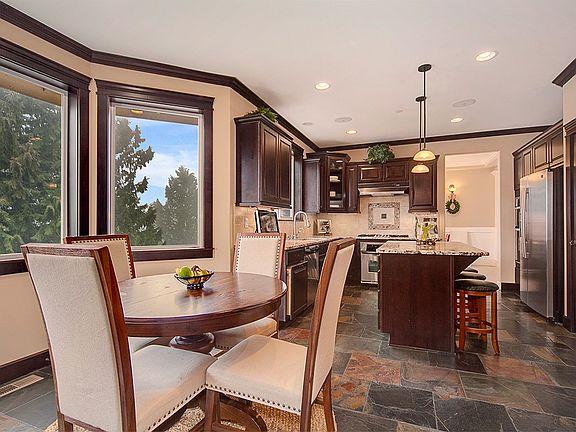 Kicthen w/eating space