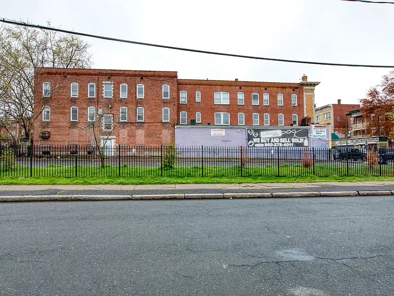 825 Park St #2N — Photo 4