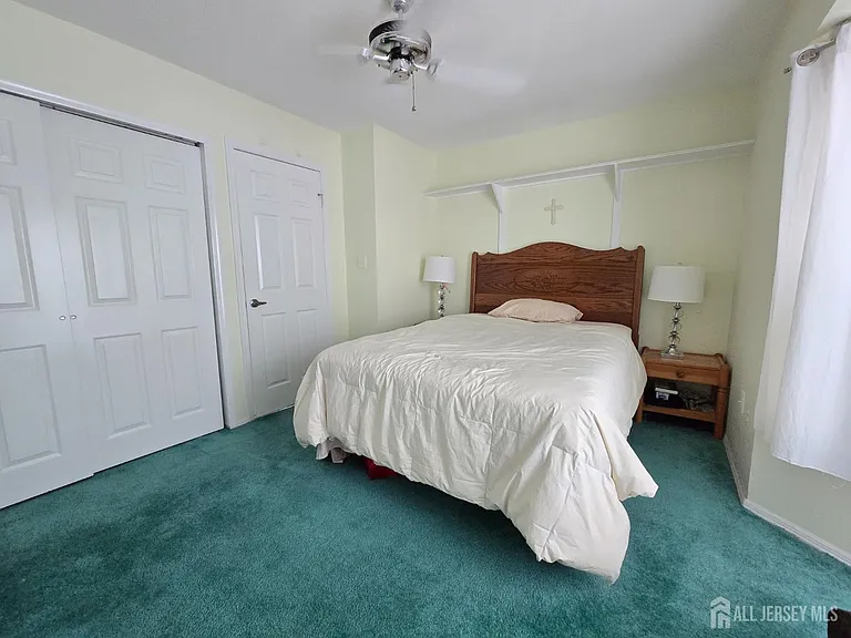 8 Glastonbury Dr — Photo 23