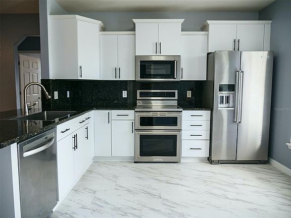 5th image of 542 E Oakwood St
