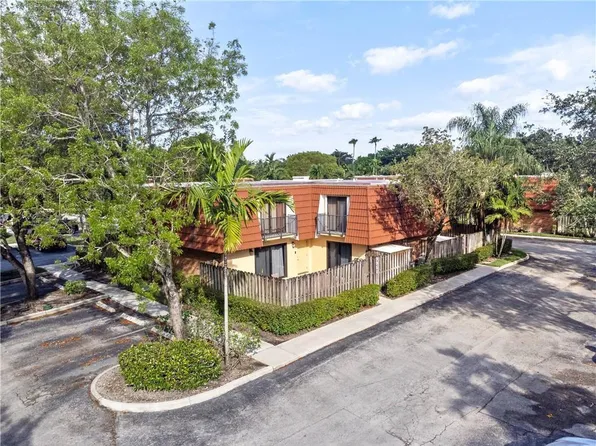 9951 NW 6th Court, Plantation, FL 33324