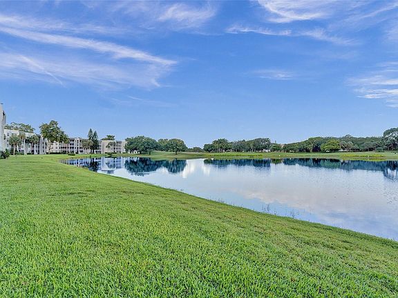 5th image of 9450 Poinciana Place #212