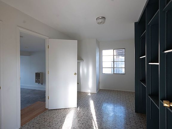 4th image of 4891 Morales St