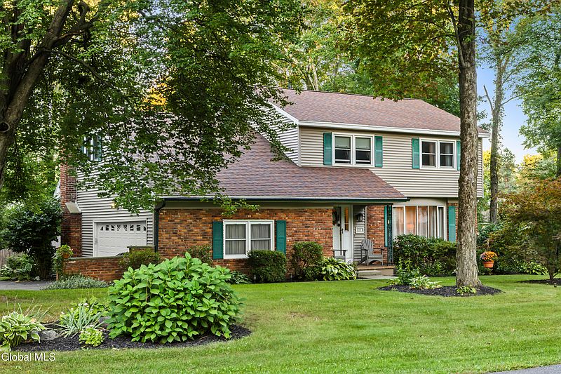2nd image of 1270 Fox Hollow Road