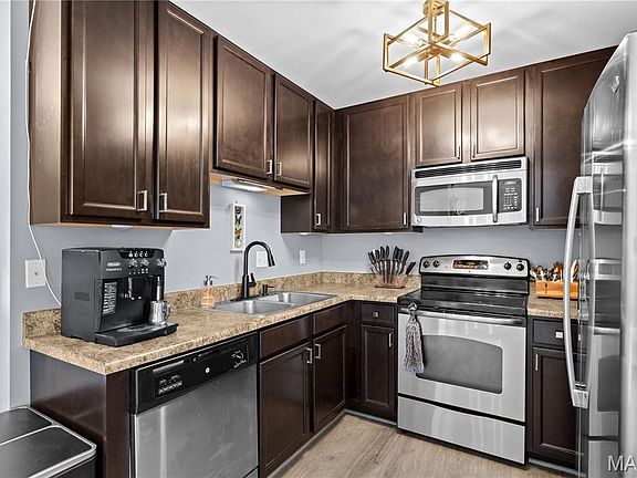 5th image of 349 Shady Rock Ln