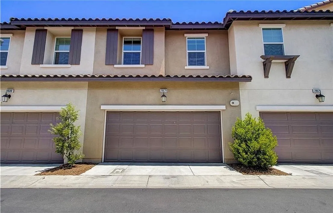 3 bed, 2.5 bath, 1440 sqft, $3,800 — Photo 1