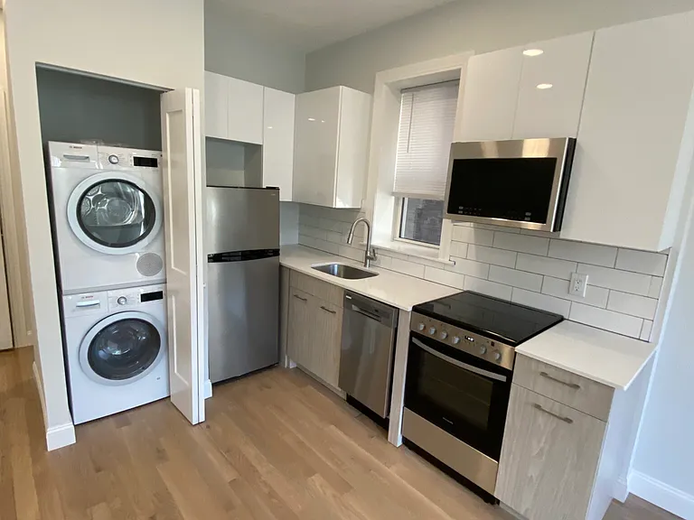 104 Queensberry St #5 — Photo 5