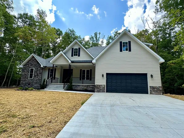 126 Highlands Ln, Daniels, WV 25832