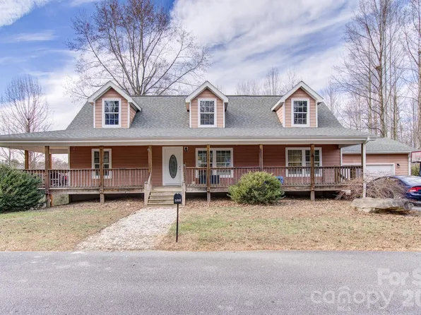 1496 Summit Springs Dr, Flat Rock, NC 28731