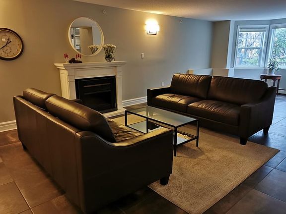4th image of 1041 Wellington St #407