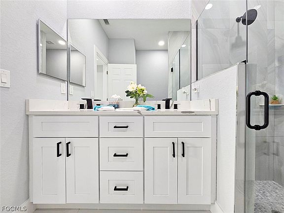 3rd image of 3367 Meadow Rd