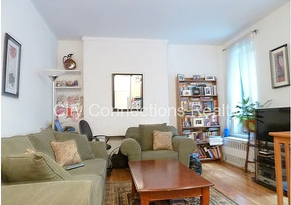 Rented by City Connections Realty | media 8