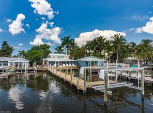 4245/4247 Pine Island Rd NW, Matlacha, FL 33993