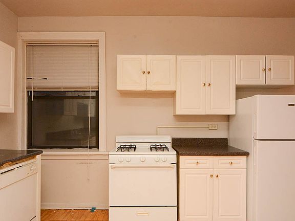 3rd image of 1033-033 Dempster St #W3