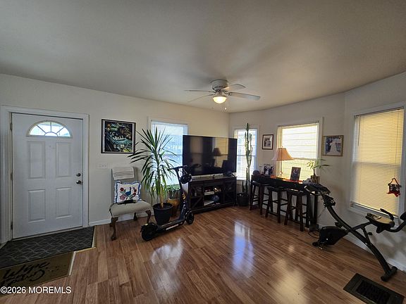 5th image of 1519 Sewall Avenue