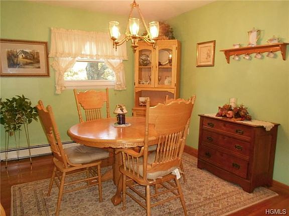 4th image of 42 Parkway Dr