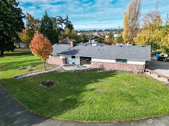 2nd image of 730 SE Castle Park Court