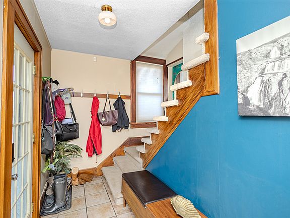 4th image of 677 33rd St