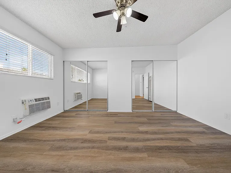 5715 Vineland Ave — Photo 37