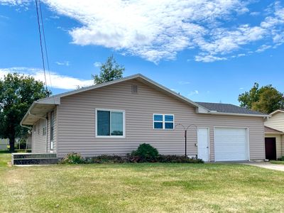 809 Scenic Cir, Oakland, IA, 51560