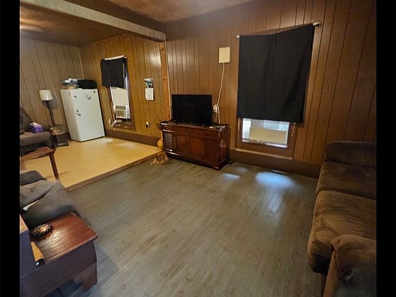 2nd image of 129 E Fleming Ave
