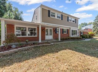 26641 Greythorne Trl, Farmington Hills, MI