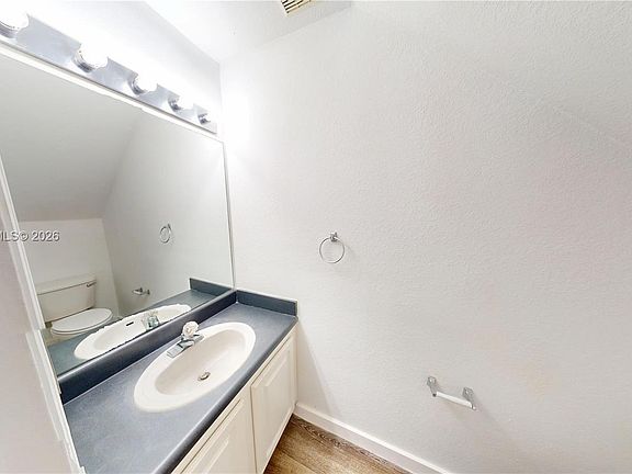 4th image of 2084 NE 167th St #2102