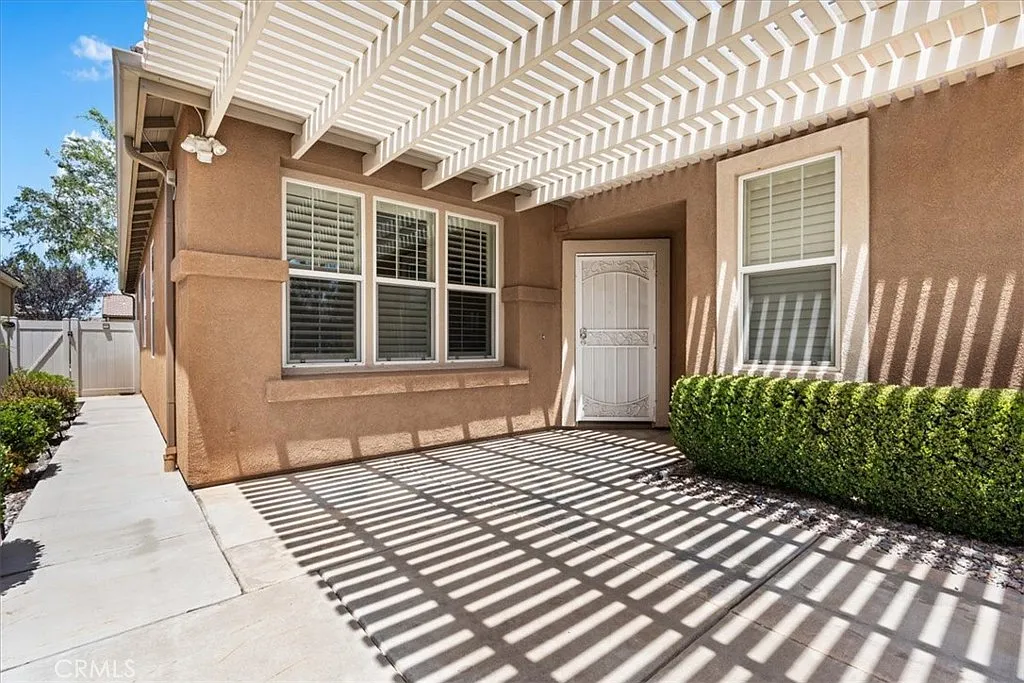 2 bed, 1556 sqft, $2,575 — Photo 2