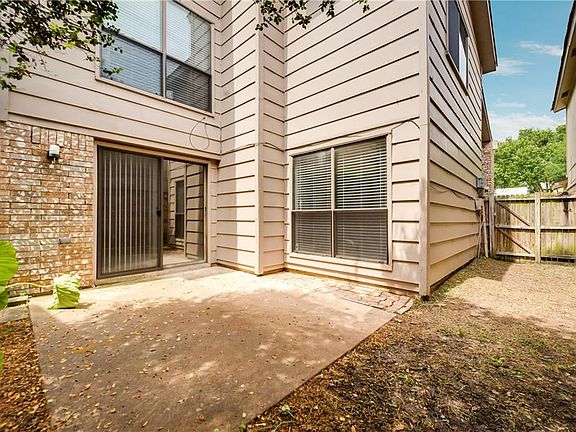 4th image of 2910 Nova Dr