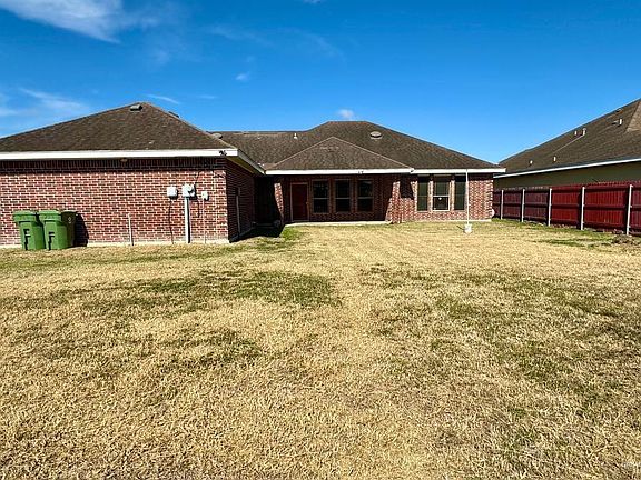 4th image of 723 Royale Ln