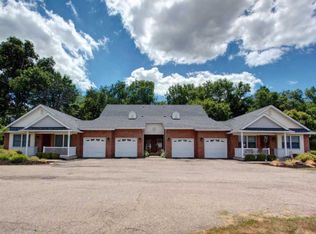 9879 Pumpkin Ln, Pinckney, MI 48169