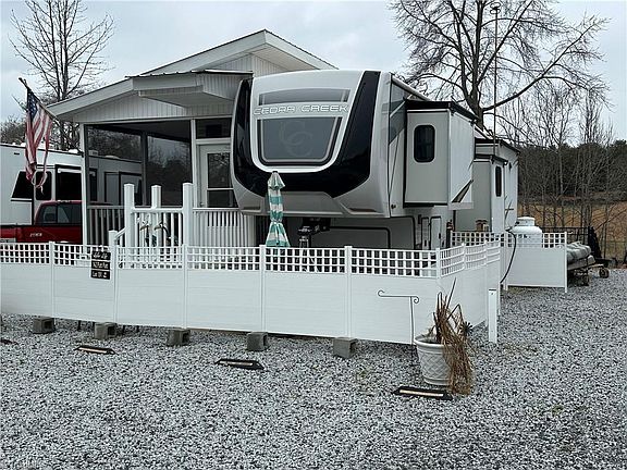 2nd image of 142 Putt Putt Ln