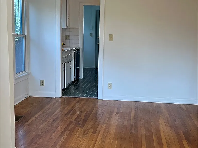 3431 Descanso Dr — Photo 3