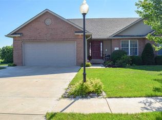 117 Ironwood Dr, Pekin, IL 61554