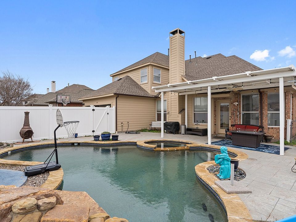 1st image of 3015 Trailwood Dr