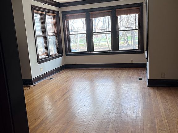 2nd image of 5044 N Leavitt St #2
